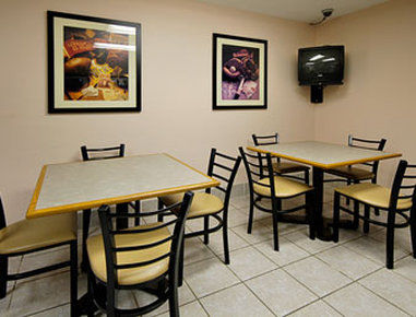 Super 8 By Wyndham Bridgeton/Arpt/St Louis Area Hotel Restaurant photo