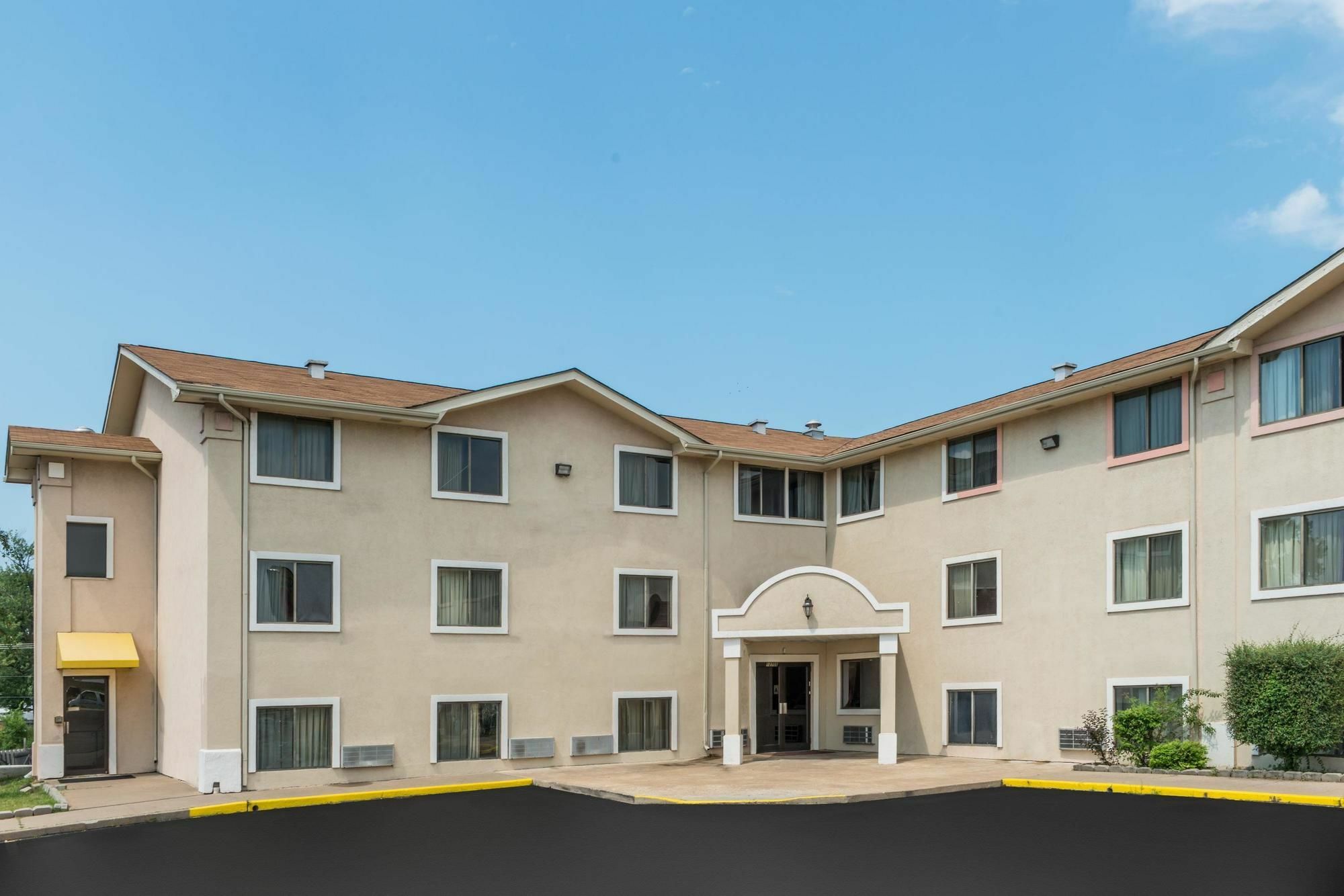 Super 8 By Wyndham Bridgeton/Arpt/St Louis Area Hotel Exterior photo